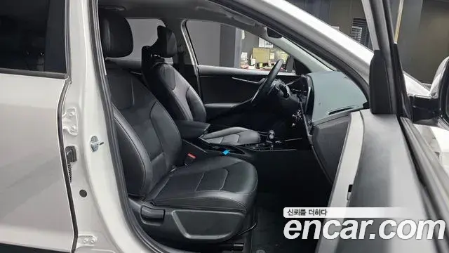 Kia Niro 2022 — Фото 11/20