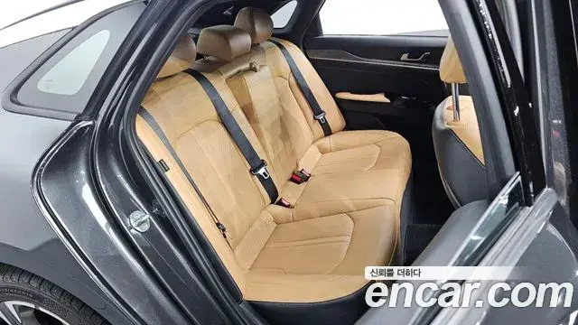 Kia K5 2021 — ფოტო 24/37