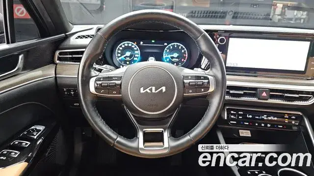 Kia K5 2021 — ფოტო 30/37