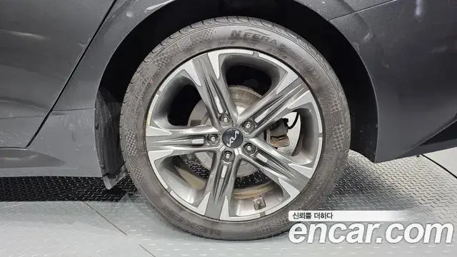 Kia K5 2021 — ფოტო 26/37