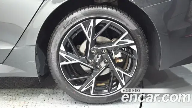 Kia K5 2024 — ფოტო 17/33