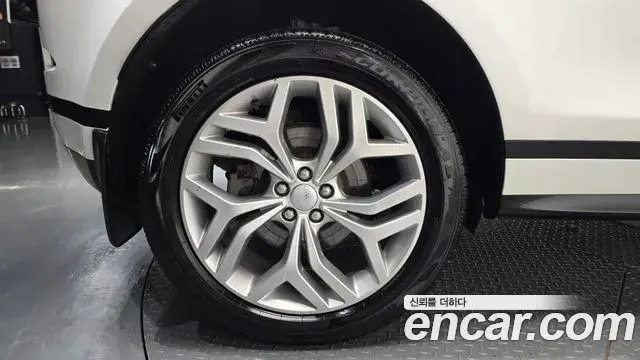 Land Rover Range Rover Evoque 2023 — Photo 10/20