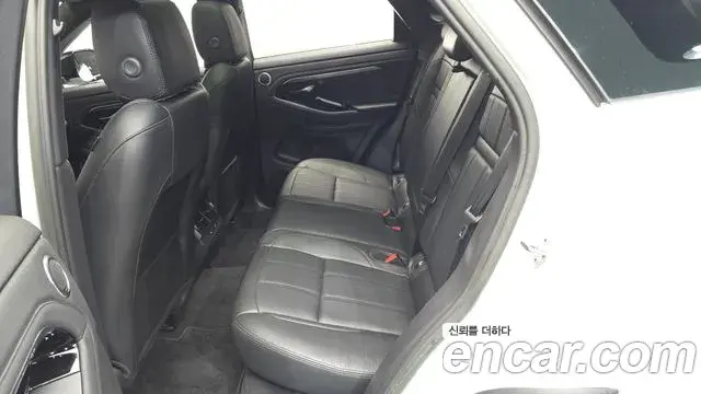Land Rover Range Rover Evoque 2023 — Photo 12/20