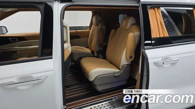 Kia Carnival 2024 — ფოტო 31/37