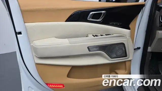 Kia Carnival 2024 — ფოტო 20/37