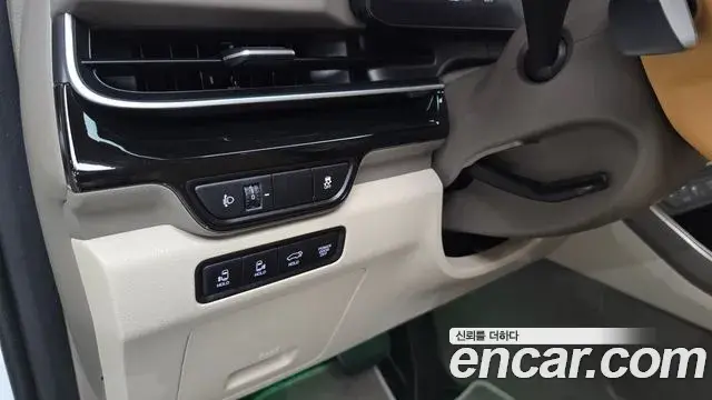 Kia Carnival 2024 — ფოტო 25/37