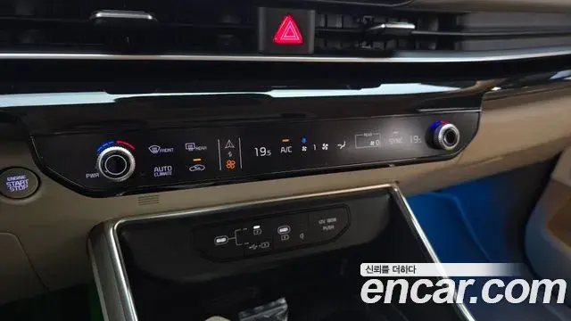 Kia Carnival 2024 — ფოტო 16/37