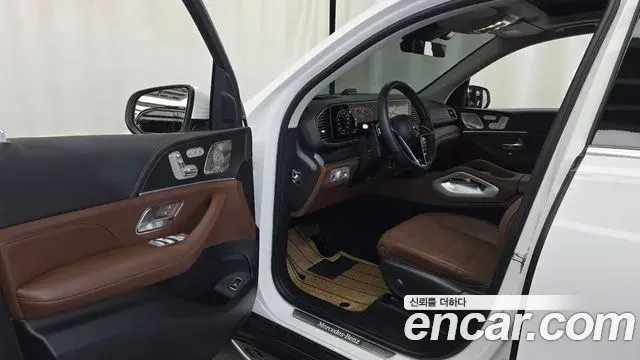 Mercedes-Benz GLE-Class 2025 — Фото 10/20