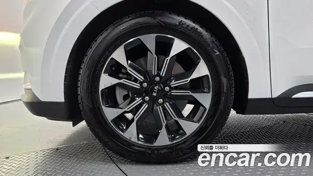 Kia Carnival 2021 — Фото 5/20