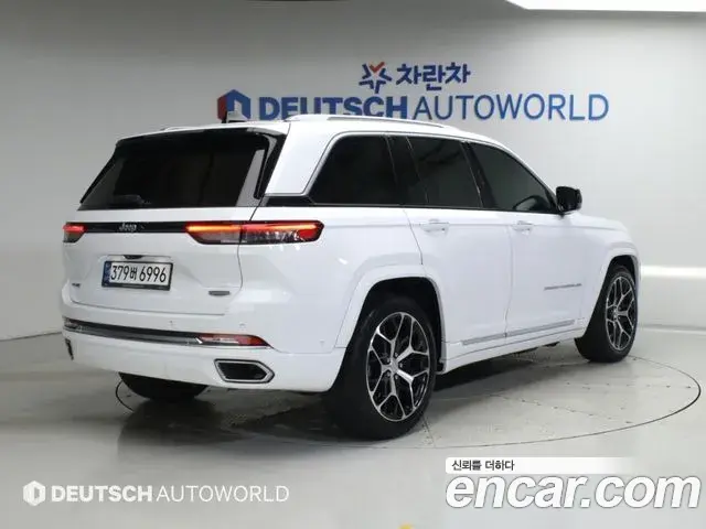 Jeep Grand Cherokee 2023 — Фото 2/20