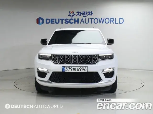 Jeep Grand Cherokee 2023 — Фото 3/20