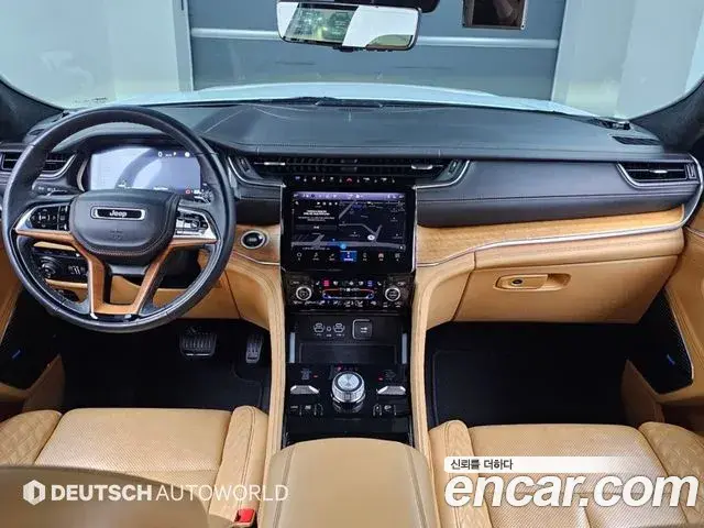 Jeep Grand Cherokee 2023 — Фото 10/20