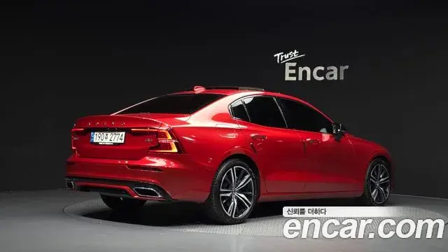 Volvo S60 2022 — Фото 2/20