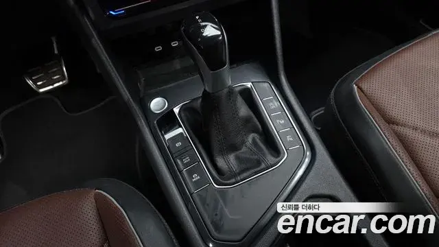 Volkswagen Tiguan Allspace 2023 — Фото 9/20