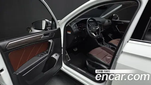 Volkswagen Tiguan Allspace 2023 — Фото 10/20