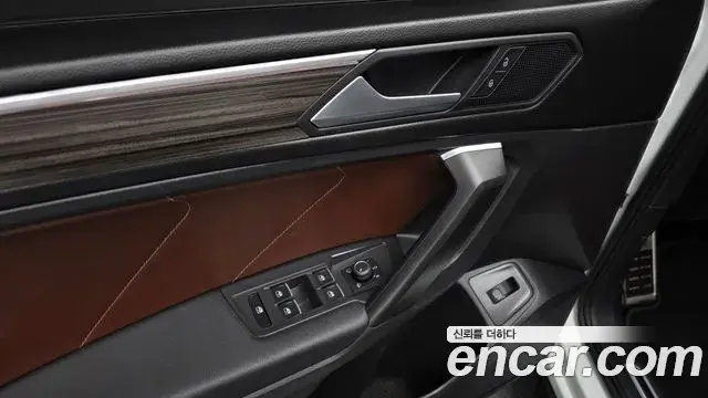 Volkswagen Tiguan Allspace 2023 — Фото 18/20