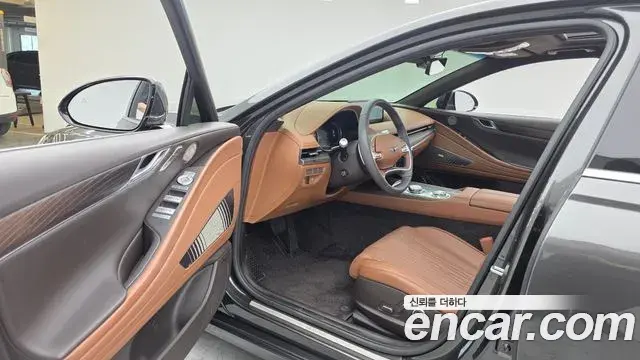 Genesis Electrified G80 2023 — Photo 10/20