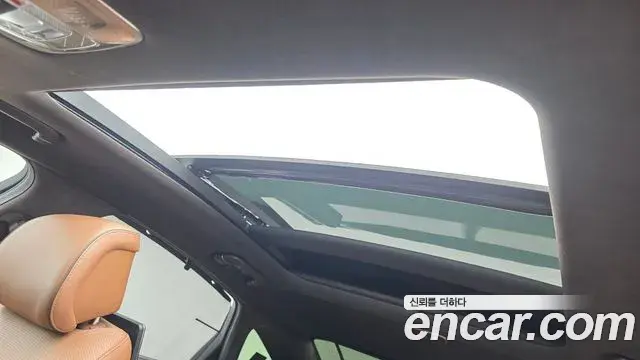 Genesis Electrified G80 2023 — Photo 17/20
