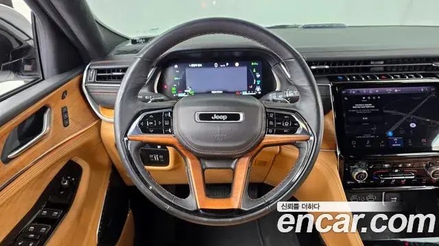 Jeep Grand Cherokee 2023 — Фото 13/20
