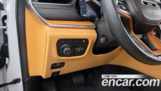 Jeep Grand Cherokee 2023 — Фото 16/20