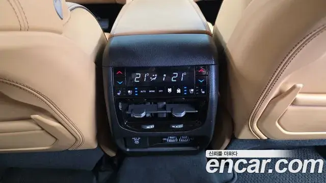 Jeep Grand Cherokee 2023 — Фото 18/20