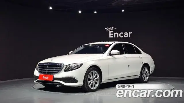 Mercedes-Benz E-Class 2019 — Фото 1/20
