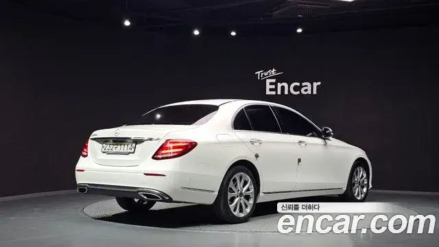 Mercedes-Benz E-Class 2019 — Фото 2/20