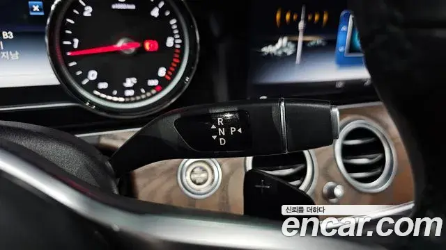 Mercedes-Benz E-Class 2019 — Фото 9/20