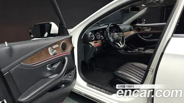 Mercedes-Benz E-Class 2019 — Фото 10/20