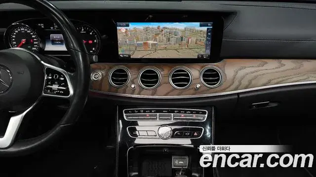 Mercedes-Benz E-Class 2019 — Фото 14/20