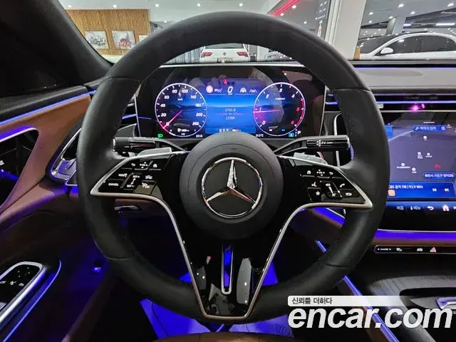 Mercedes-Benz E-Class 2024 — Фото 16/20