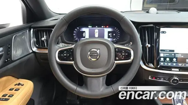 Volvo S60 2023 — Фото 15/20