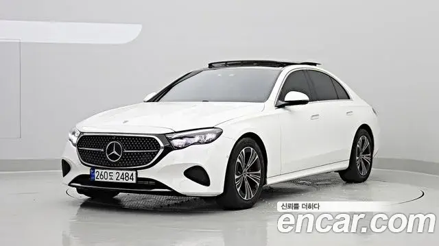 Mercedes-Benz E-Class 2024 — Фото 19/19