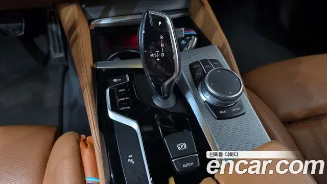 BMW 5 Series 2018 — Фото 9/20