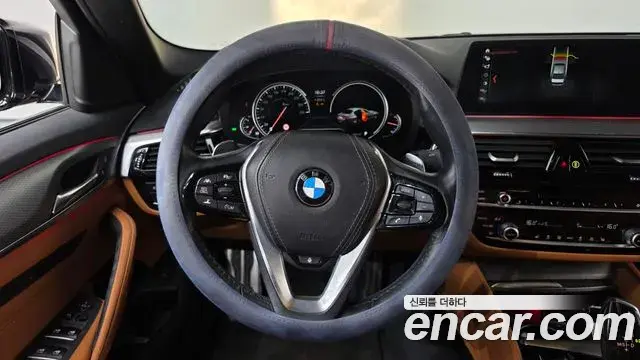 BMW 5 Series 2018 — Фото 12/20