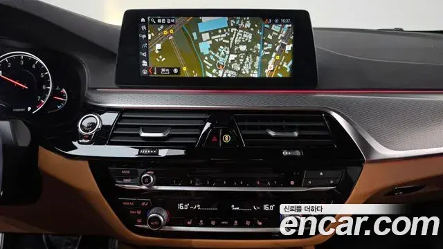 BMW 5 Series 2018 — Фото 13/20
