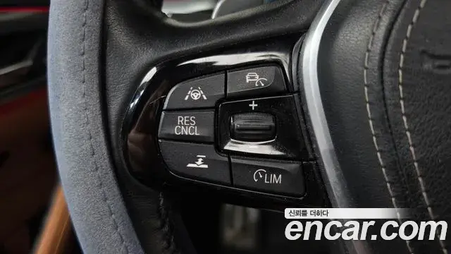 BMW 5 Series 2018 — Фото 16/20