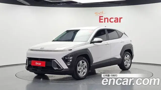 Hyundai Kona 2023 — Фото 1/20