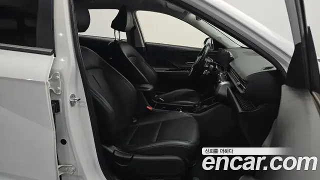 Hyundai Kona 2023 — Фото 10/20