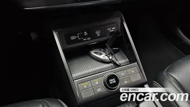 Hyundai Kona 2023 — Фото 17/20