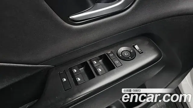 Hyundai Kona 2023 — Фото 18/20