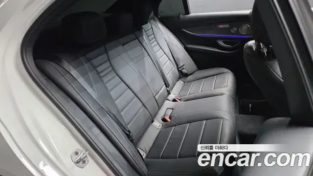 Mercedes-Benz E-Class 2022 — Фото 11/20