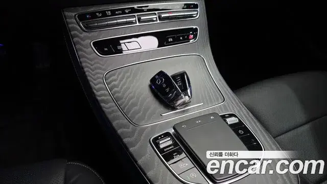 Mercedes-Benz E-Class 2022 — Фото 19/20