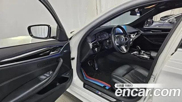 BMW 5 Series 2019 — Фото 10/20