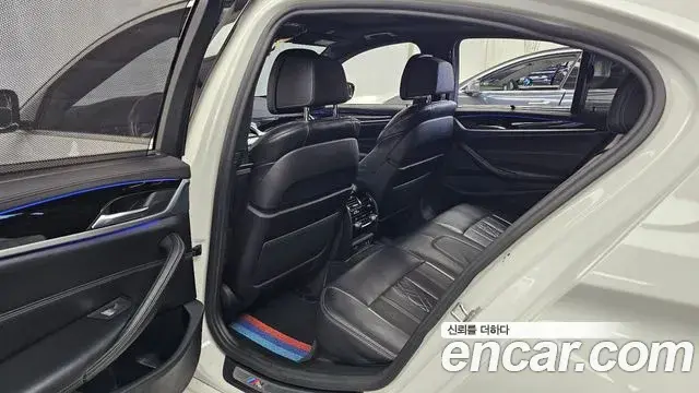 BMW 5 Series 2019 — Фото 12/20