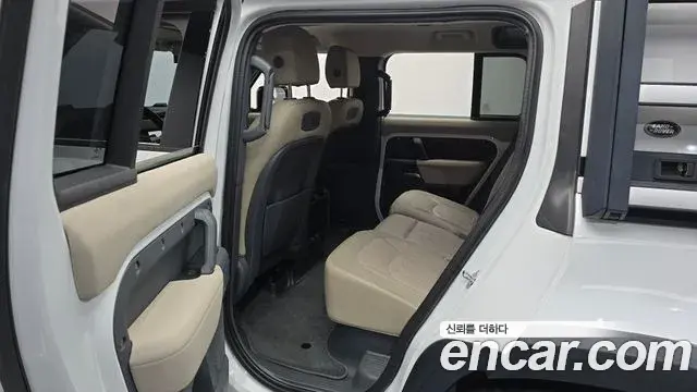 Land Rover Defender 2020 — Фото 11/20