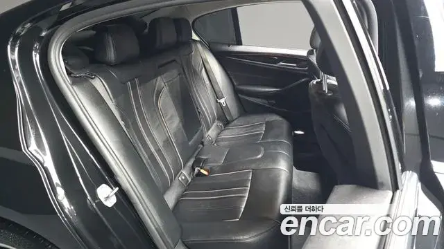 BMW 5 Series 2018 — Фото 12/20