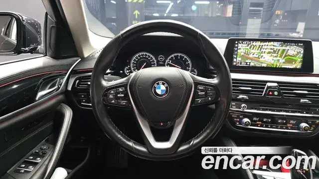 BMW 5 Series 2018 — Фото 13/20