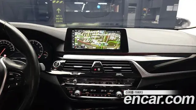 BMW 5 Series 2018 — Фото 14/20