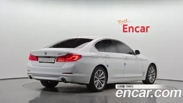 BMW 5 Series 2019 — Фото 2/20